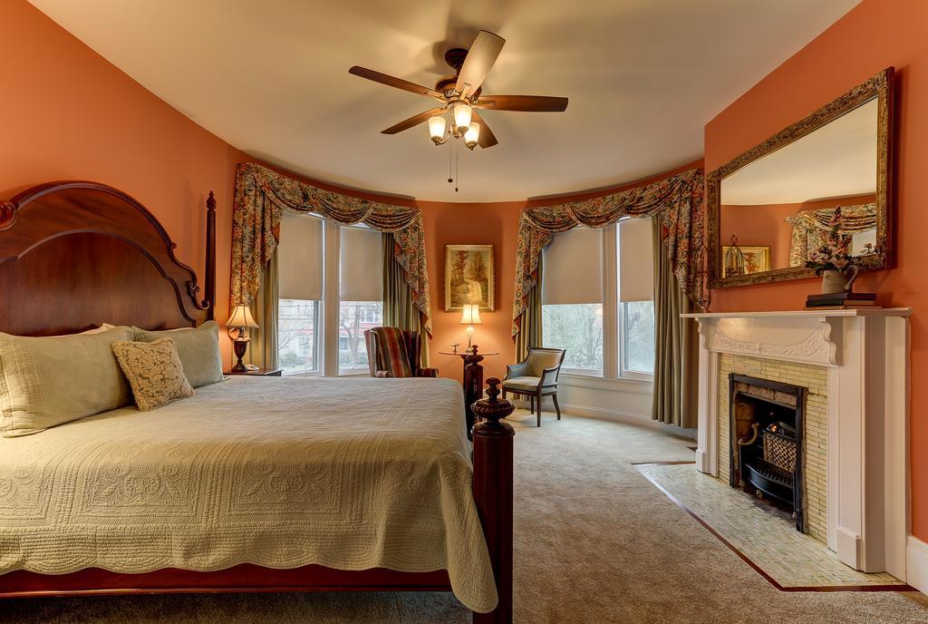 C.W. Worth House Bed And Breakfast Wilmington Room photo